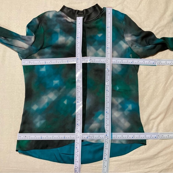Ellie‎ Tahari Silk + Elastane Blouse in Teal Blue+Forest Green - Some Flaws - Picture 2 of 16